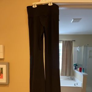 Athleta Womens Black Yoga Pants (with bottom flare) in size Small Tall